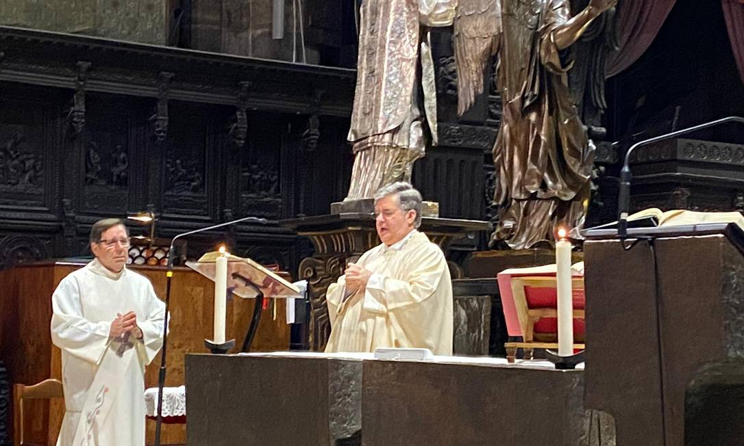 Padre Gianantonio Borgonovo, em Milão: 'Peço que recebam a comunhão nas mãos' Foto: Fernanda Massarotto