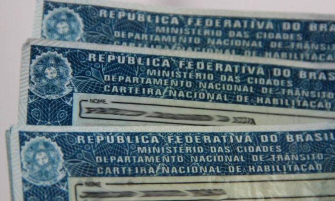 Emissão de Carteira Nacional de Habilitação somente para casos urgentes Foto: Agência O Globo
