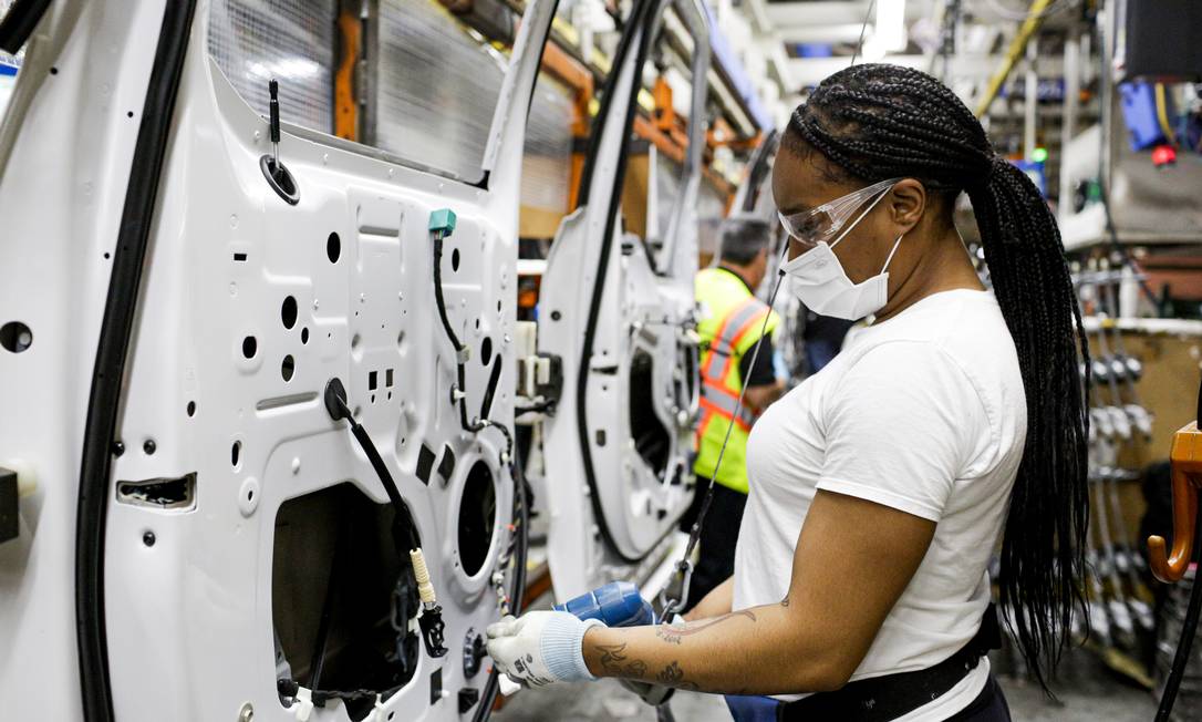 Montadoras retomam produção de automóveis nos EUA e no Brasil, com novas medidas de proteção para os funcionários Foto: Charlotte Smith / Ford Motor Co