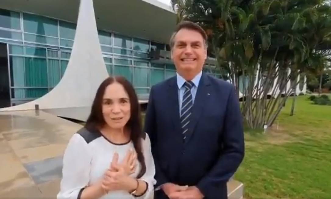 Regina Duarte e Jair Bolsonaro em vídeo publicado nas redes da ex-secretária de cultura Foto: Reprodução