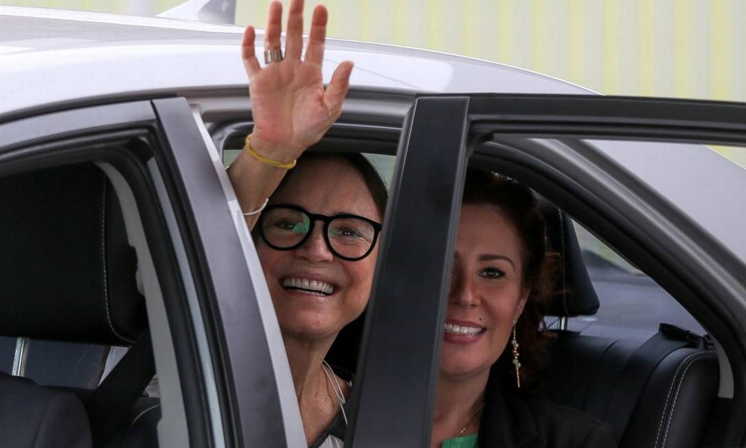 Atriz Regina Duarte negociou uma saída honrosa do Governo com a deputada Carla Zambelli e assumirá Cinemateca de SP Foto: Agência O Globo