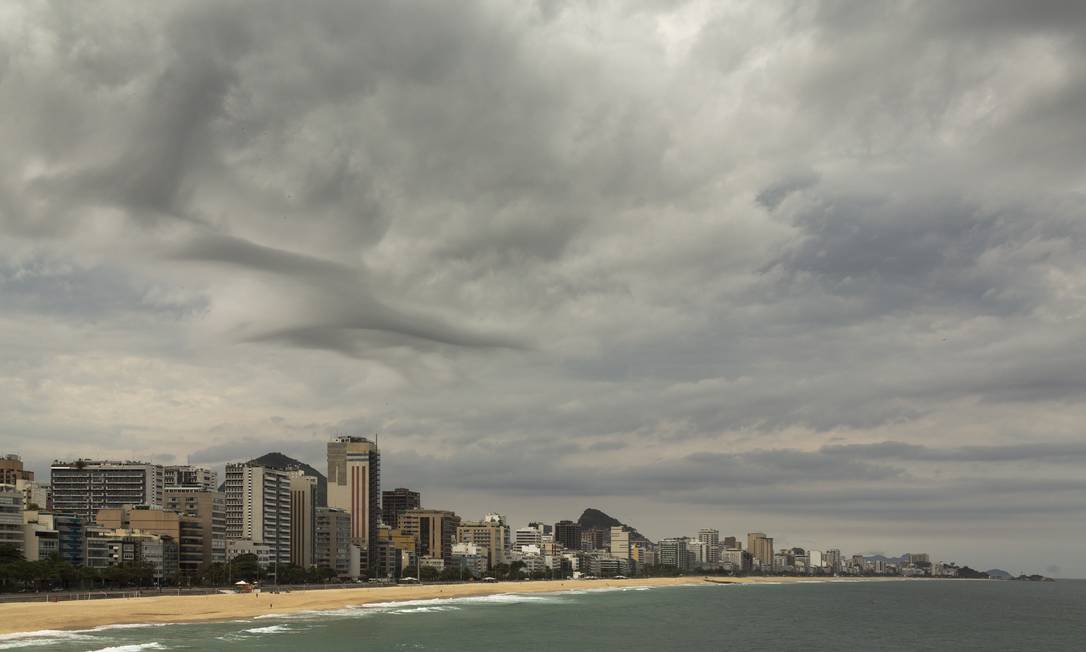 Domingo será de chuva no Rio Foto: Leo Martins / Agência O Globo