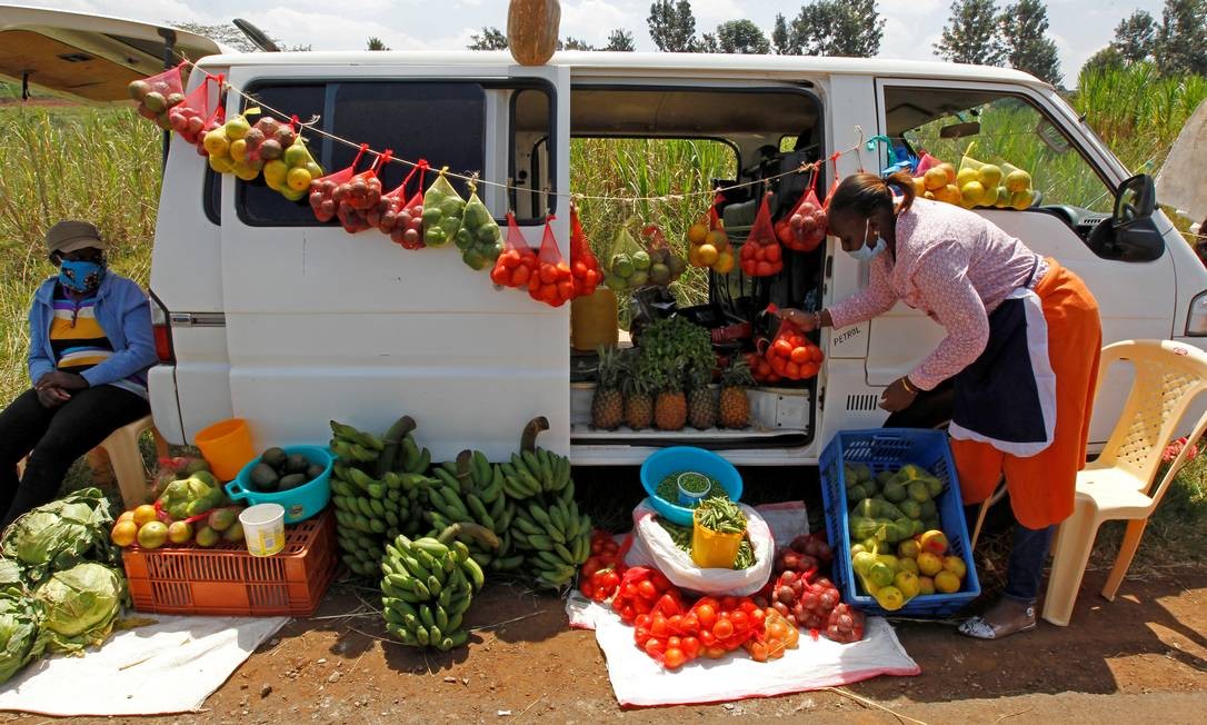 Na Segunda Feira Um Comerciante Decide Vender