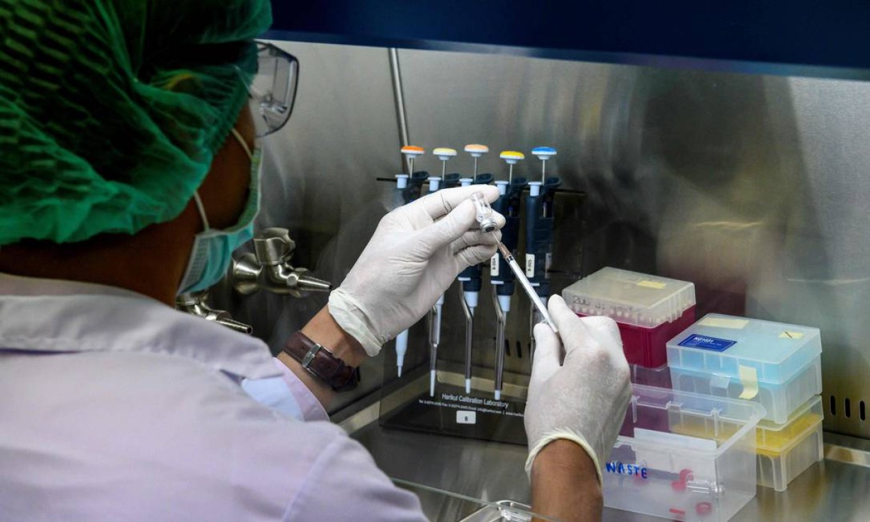 Tailândia tem expectativa de que vacina contra o coronavírus seja comercializada até o final de 2021 Foto: MLADEN ANTONOV / AFP