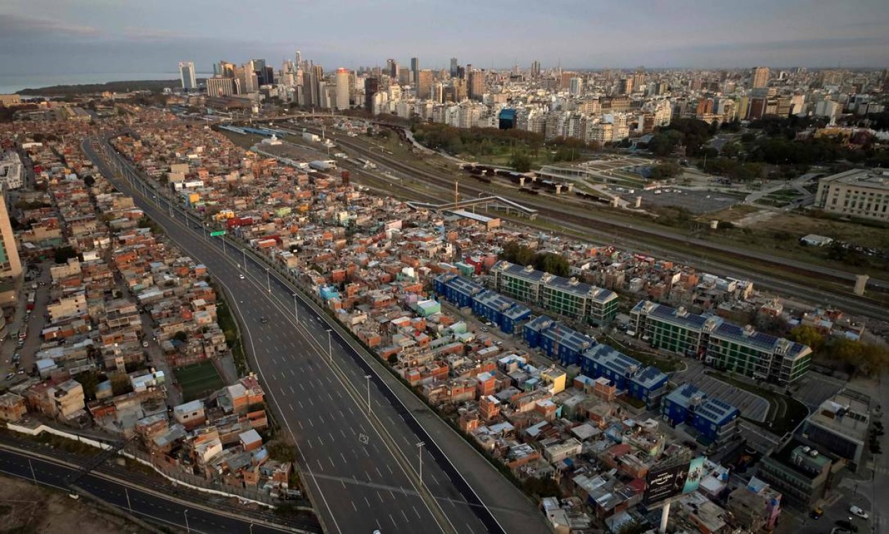 Villa 31, uma das maiores favelas de Buenos Aires, capital da Argentina Foto: Emiliano Lasalvia / AFP