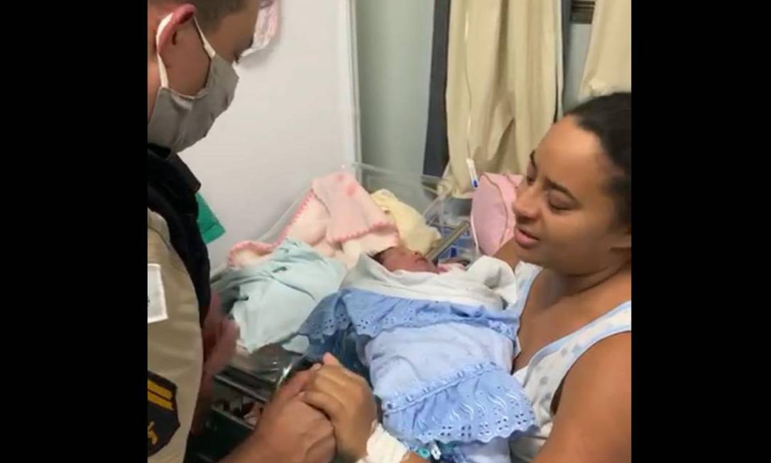 Maria Jéssica revê a filha Lara após falsa enfermeira roubar a recém-nascida Foto: Reprodução