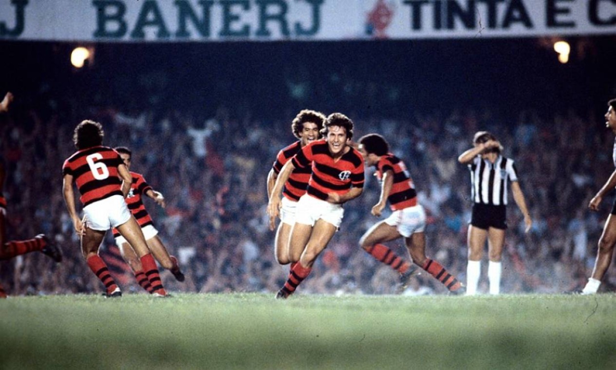 Campeonato Brasileiro. Taça de Ouro. Finalíssima. Atlético Mineiro 2 x 3 Flamengo. Zico. Foto: Anibal Philot / Anibal Philot