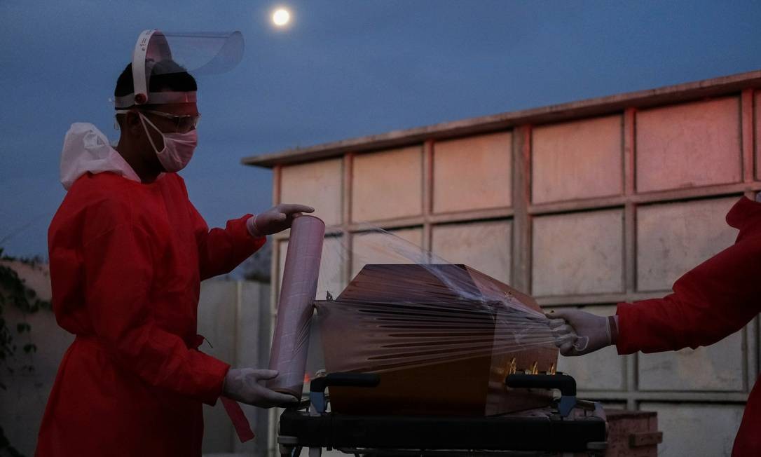 Governo esconde totais de mortes e casos da Covid-19 e tira site do ar