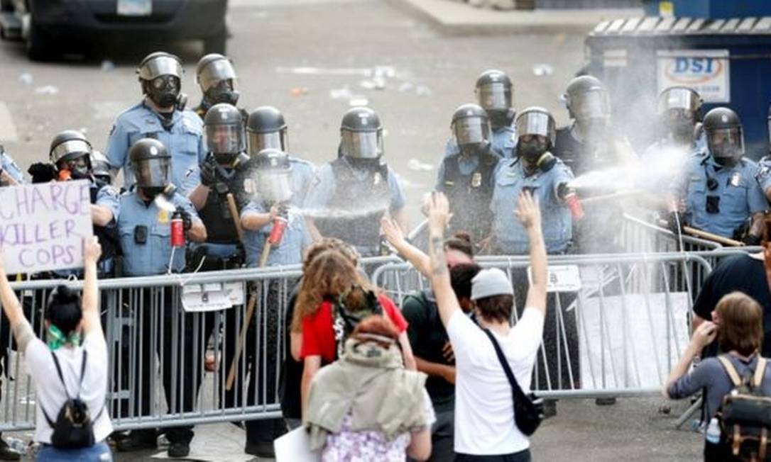 Manifestações contra a morte de George Floyd acabaram em violência Foto: REUTERS