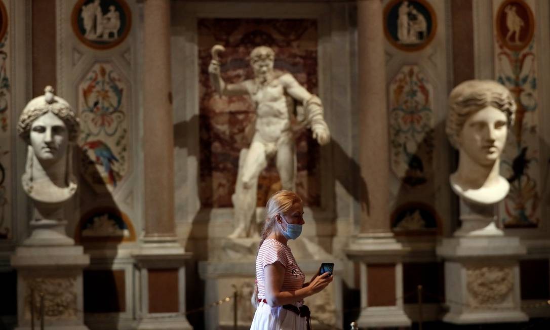 Visitan na Galleria Borghese, em Roma Foto: YARA NARDI / REUTERS