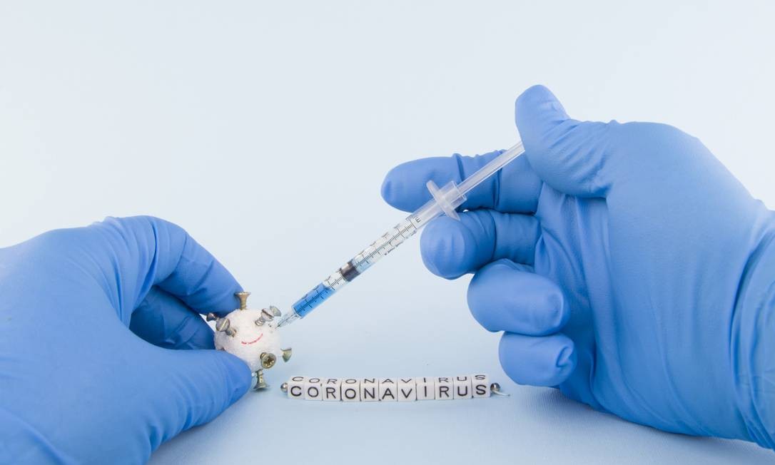 A vacina 100% made in Italy se baseia na injeção de um fragmento do material genético do vírus no músculo Foto: Luis Diaz Devesa / Getty Images