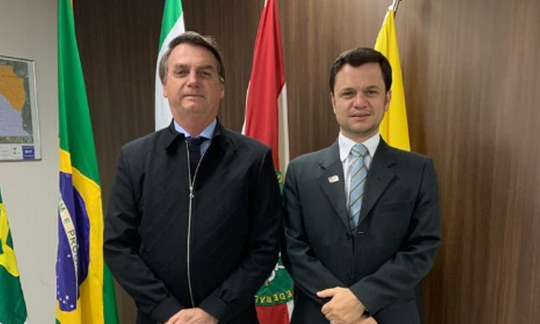 O presidente Jair Bolsonaro e o secretário de Segurança Pública do Distrito Federal, Anderson Torres Foto: Reprodução/Twitter