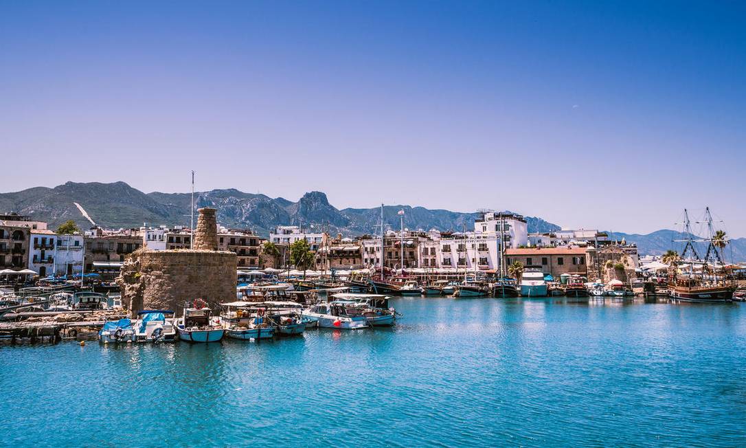 Porto de Kyrenia, no litoral norte do Chipre Foto: Tom Balcus / Reprodução / Creative Commons