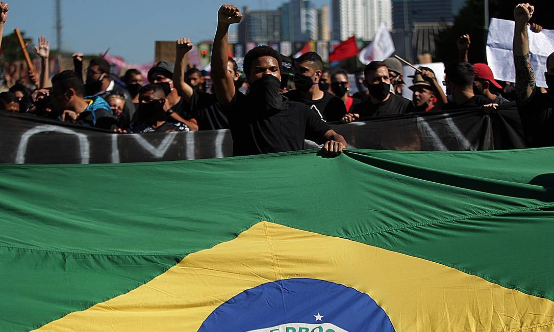 Manifestantes ocuparam a Esplanada dos Ministérios, em Brasília, em ato a favor da democracia e contra o governo Bolsonaro Foto: Jorge William / Agência O Globo