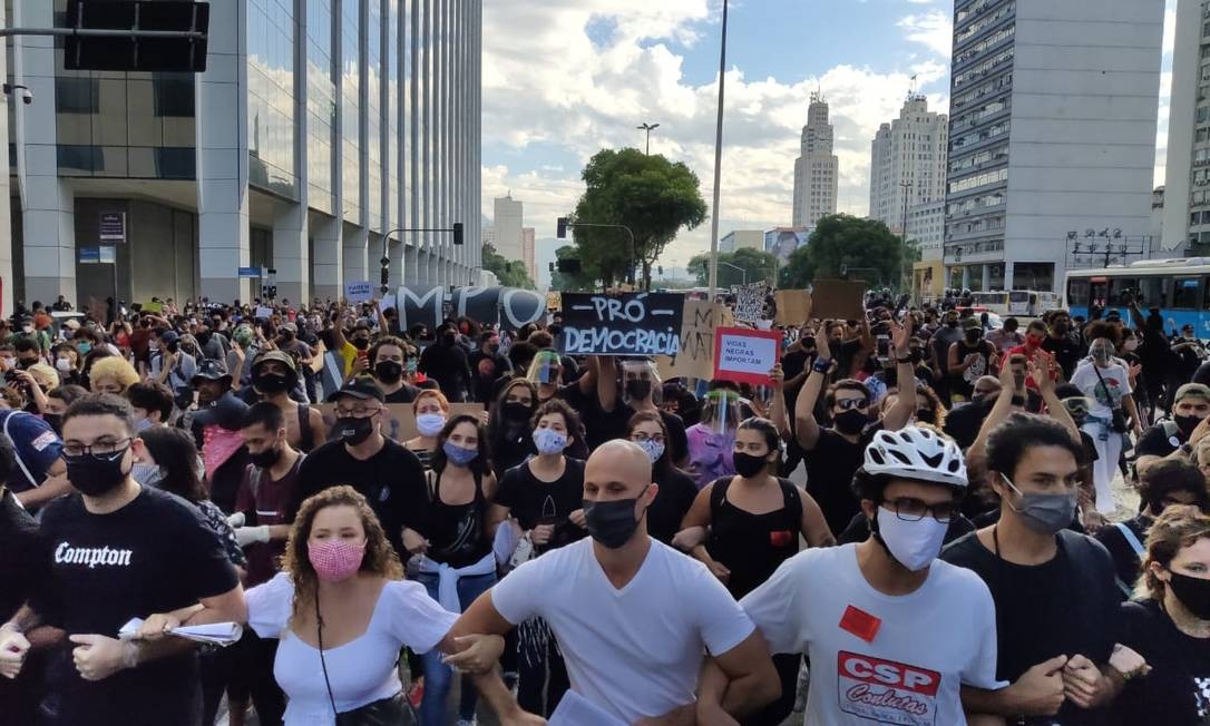 Ato antirracismo na Avenida Presidente Vargas, no Centro do Rio Foto: Bruno Marinho