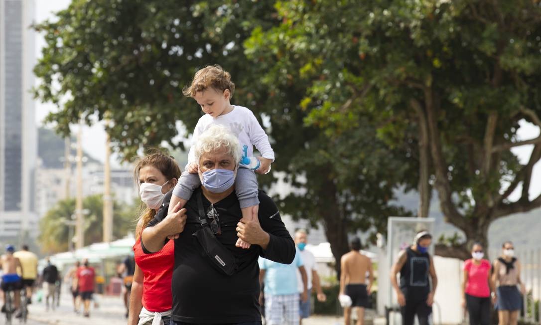 Assintomáticos podem transmitir coronavírus ao falar, respirar ou pigarrear, diz virologista da USP