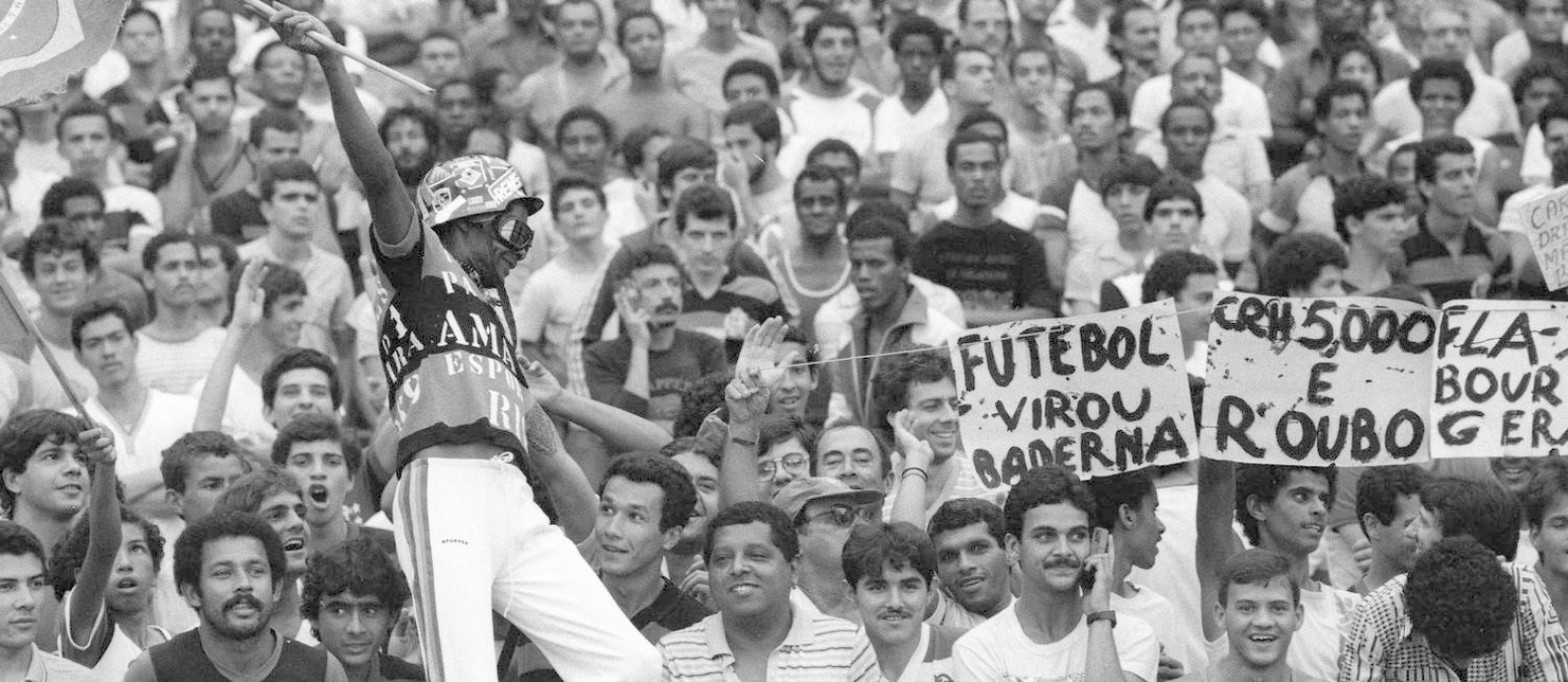 Torcedores boicotam a arquibancada e lotam a geral em protesto ao preço dos ingressos no Maracanã, em 1984 Foto: Hipólito Pereira