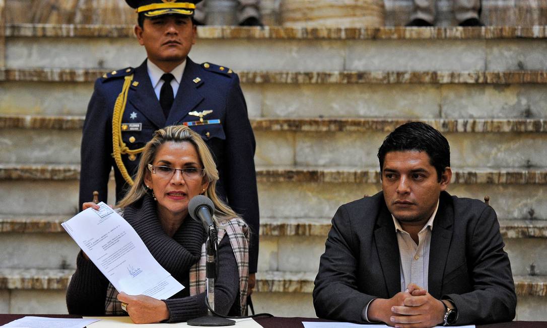 A presidente interina da Bolívia, Jeanine Áñez, no palácio presidencial de Quemado, em La Paz Foto: JORGE BERNAL / AFP/20-11-2019
