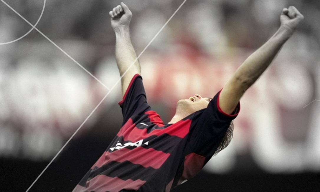 Petkovic comemora gol de falta inesquecível pelo Flamengo sobre o Vasco, em 2001 Foto: Hipólito Pereira/27.05.2001