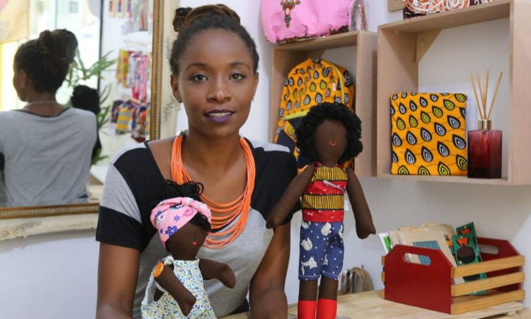 
A empresária Jaciana Melquiades, fundadora da Era uma vez o Mundo, tem uma loja de bonecas negras em Copacabana, na Zona Sul do Rio
Foto:
Divulgação
