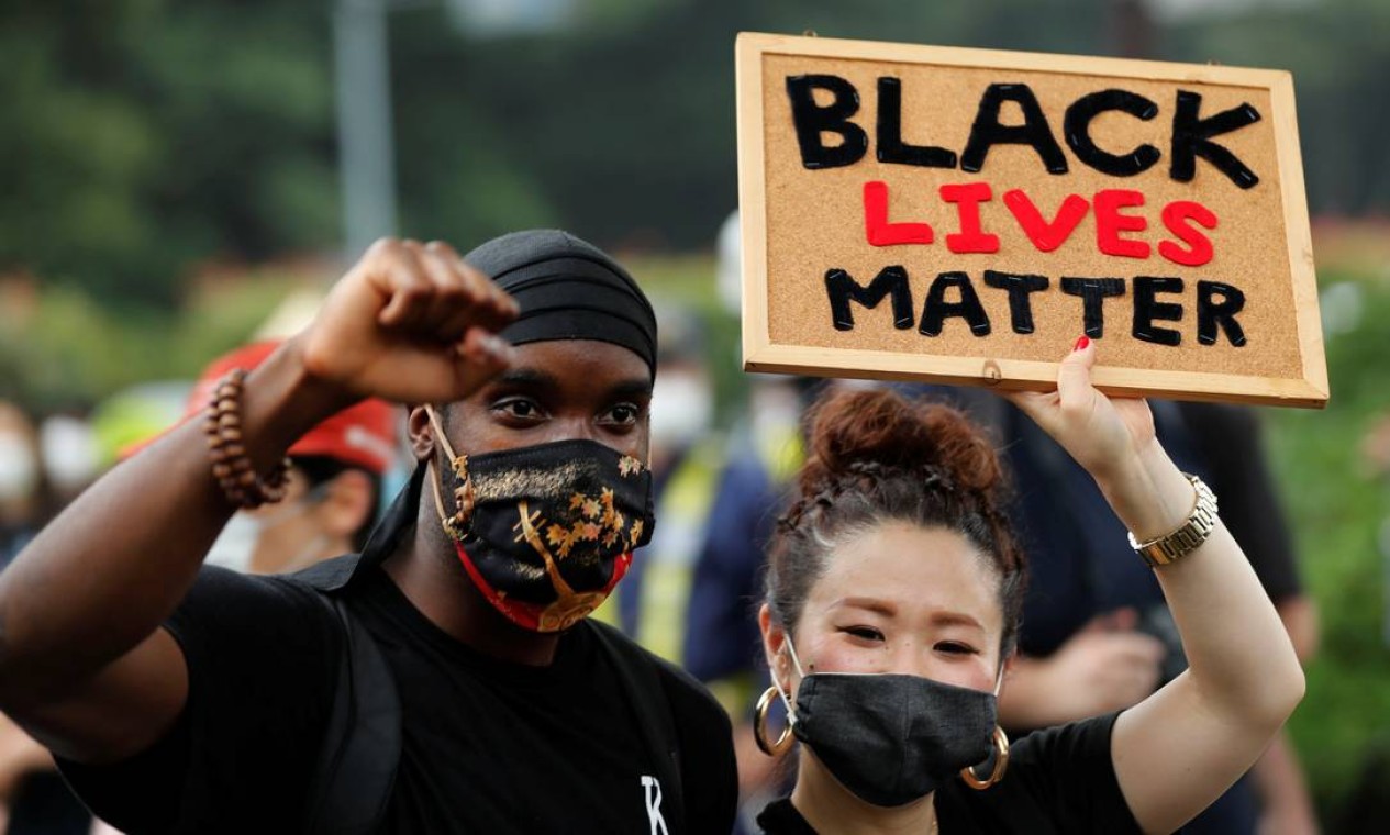 Protestos fazem parte de movimento mundial após o assassinato, nos Estados Unidos, de George Floyd, norte-americano negro morto por uma policial branco durante uma abordagem Foto: KIM KYUNG-HOON / REUTERS