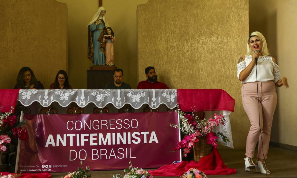 Depois de usar a nudez como forma de protesto, Sara Winter passou a flertar com o conservadorismo e organizou o primeiro Congresso Antifeminista do Brasil Foto: Uanderson Fernandes / Agência O Globo