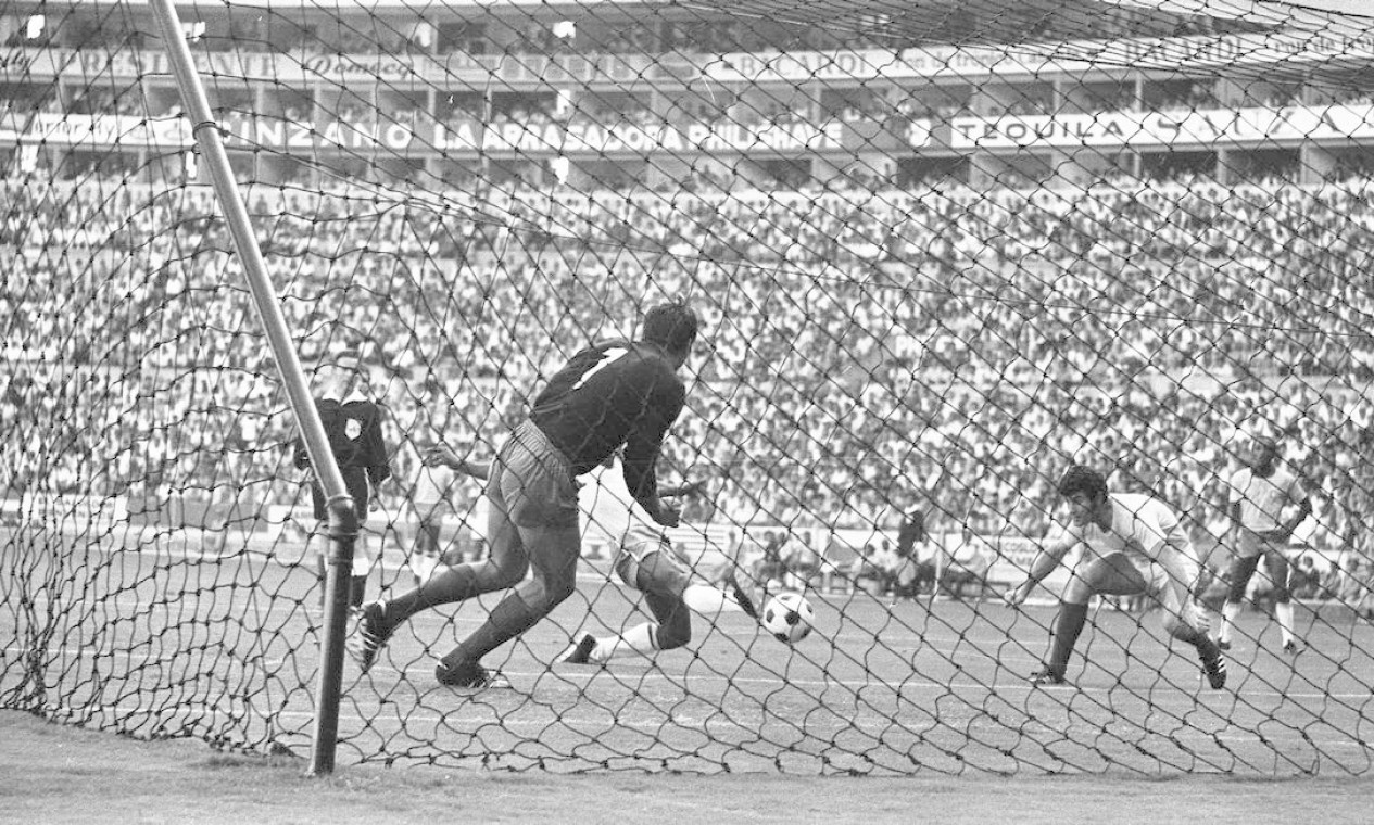 Brasil 3 x 2 Romenia Copa do Mundo Mexico 1970 Jogo Completo on Vimeo