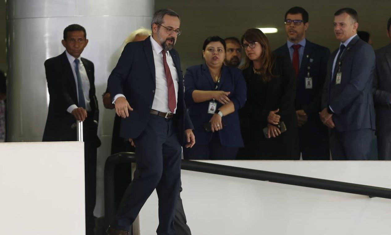 Cargo de Weintraub desperta cobiça de aliados que já disputam possível sucessor no MEC Jornal