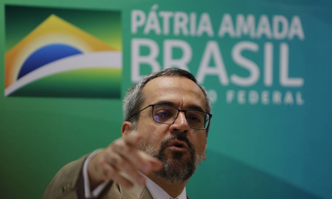 After 14 months in the Bolsonaro government, Abraham Weintraub left the Ministry of Education under investigation for saying that, for him, 