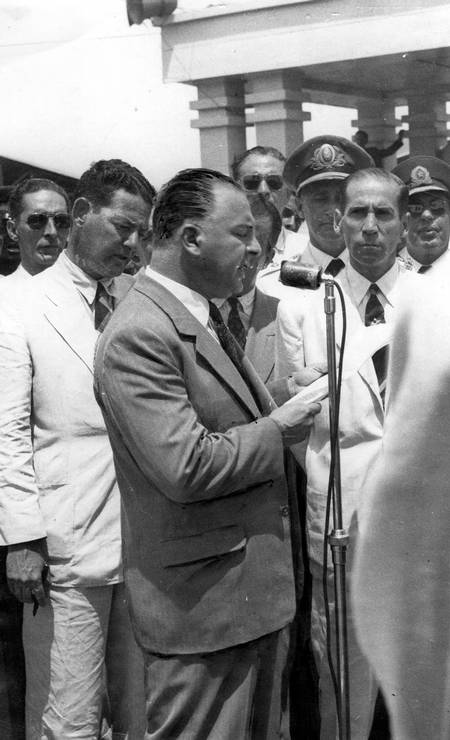 Discurso do presidente da Confederação Brasileira de Desporto, Rivadávia Correia, durante o lançamento da pedra fundamental, em janeiro de 1948 Foto: Arquivo / Agência O Globo