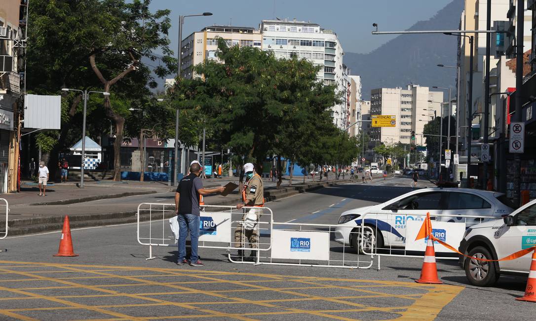 Pontos de bloqueio, instalados durante combate ao pico do coronavírus na cidade Foto: Pedro Teixeira / Agência O Globo