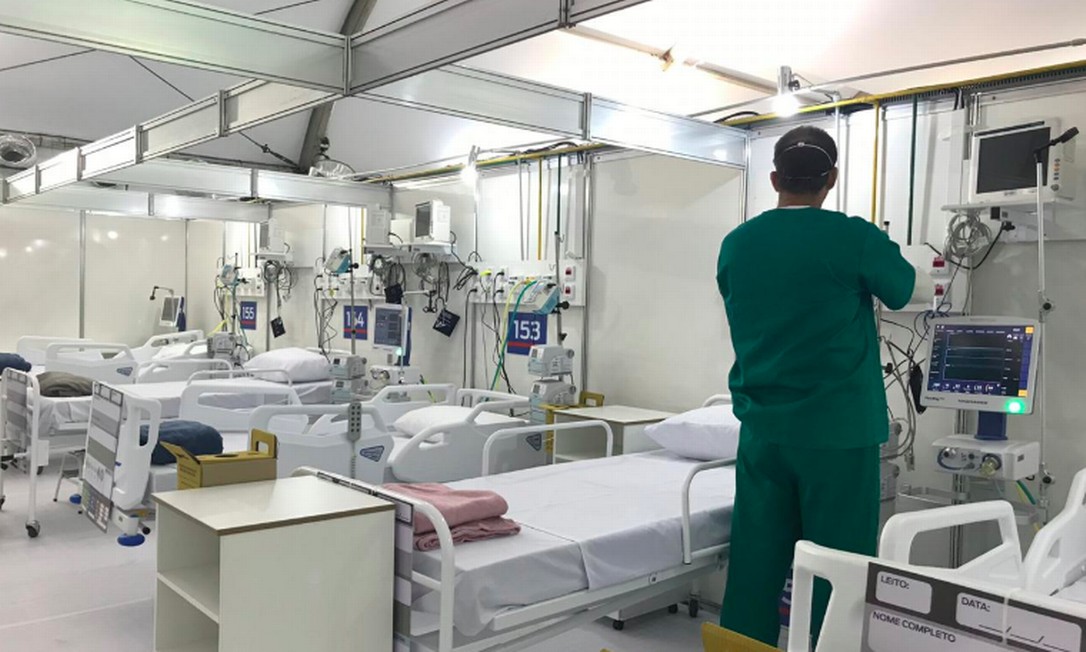 Expectativa do governo é de que hospital de campanha em São Gonçalo, inaugurado nesta quinta-feira, comece a receber pacientes da fila de regulação do estado a partir das 19h Foto: Letícia Lopes