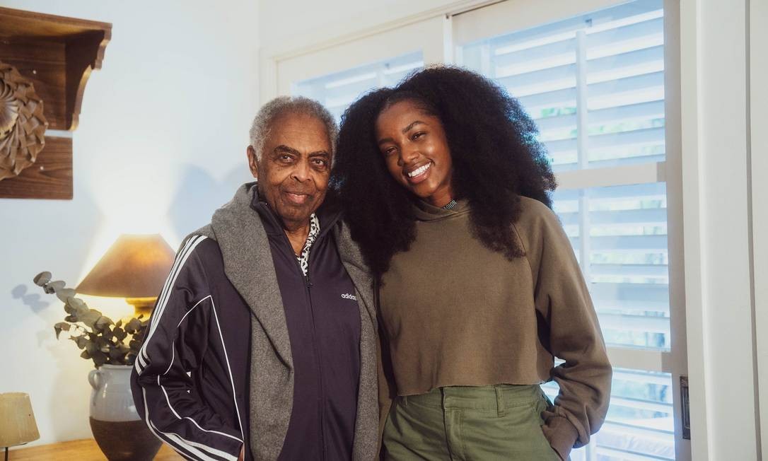 Gilberto Gil e Iza no sítio do baiano em Araras, onde farão a live Foto: Divulgação