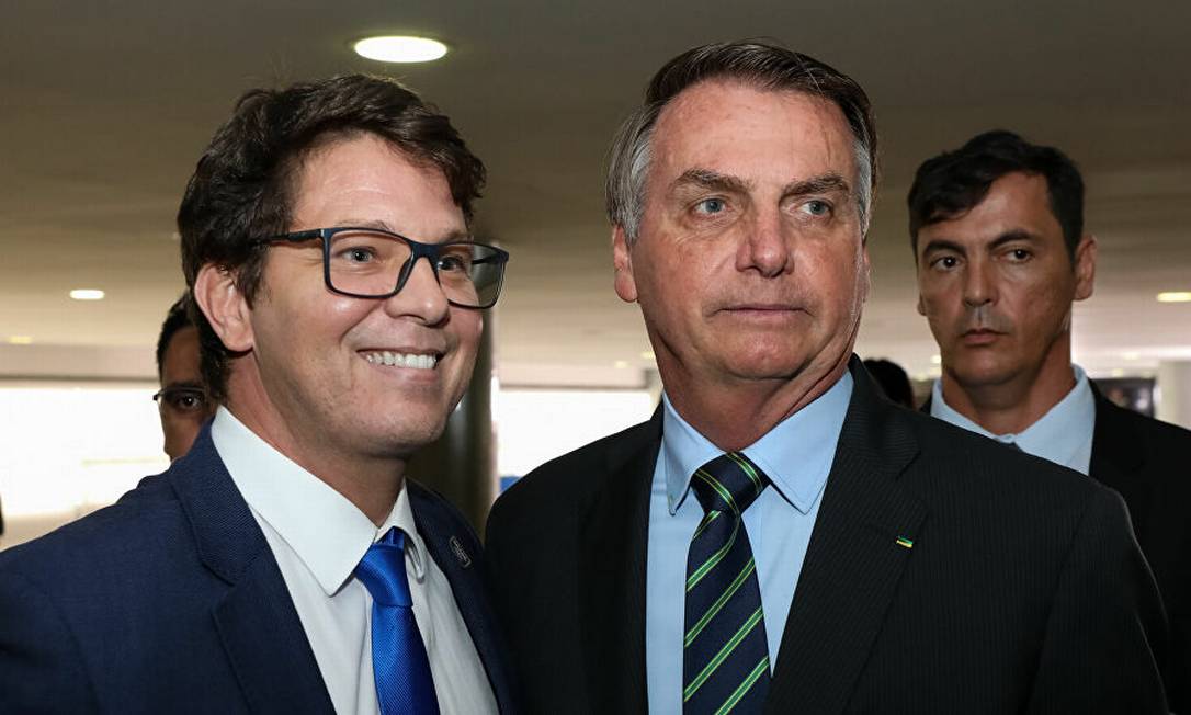Mario Frias e o presidente Jair Bolsonaro em março, na posse de Regina Duarte na Secretaria Especial da Cultura, agora ocupada por ele Foto: Marcos Corrêa / PR