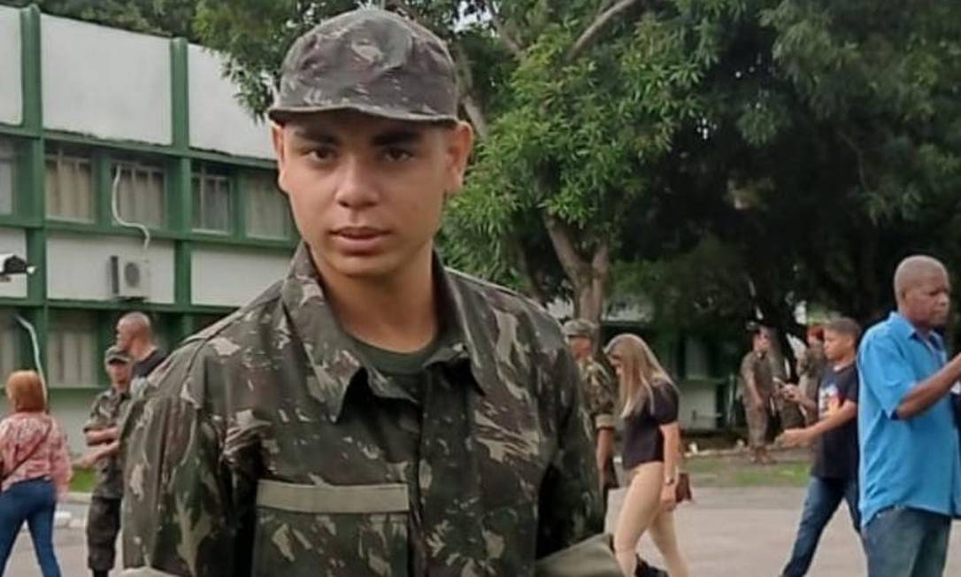 O jovem Pedro Lucas no dia da formatura de incorporação ao Exército Foto: Arquivo pessoal