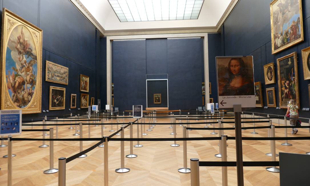 Com público constituído majoritariamente por visitantes estrangeiros, o Louvre terá dificuldades em recuperar a curto prazo seus invejáveis números de visitação. Foto: Fernando Eichenberg / Agência O Globo