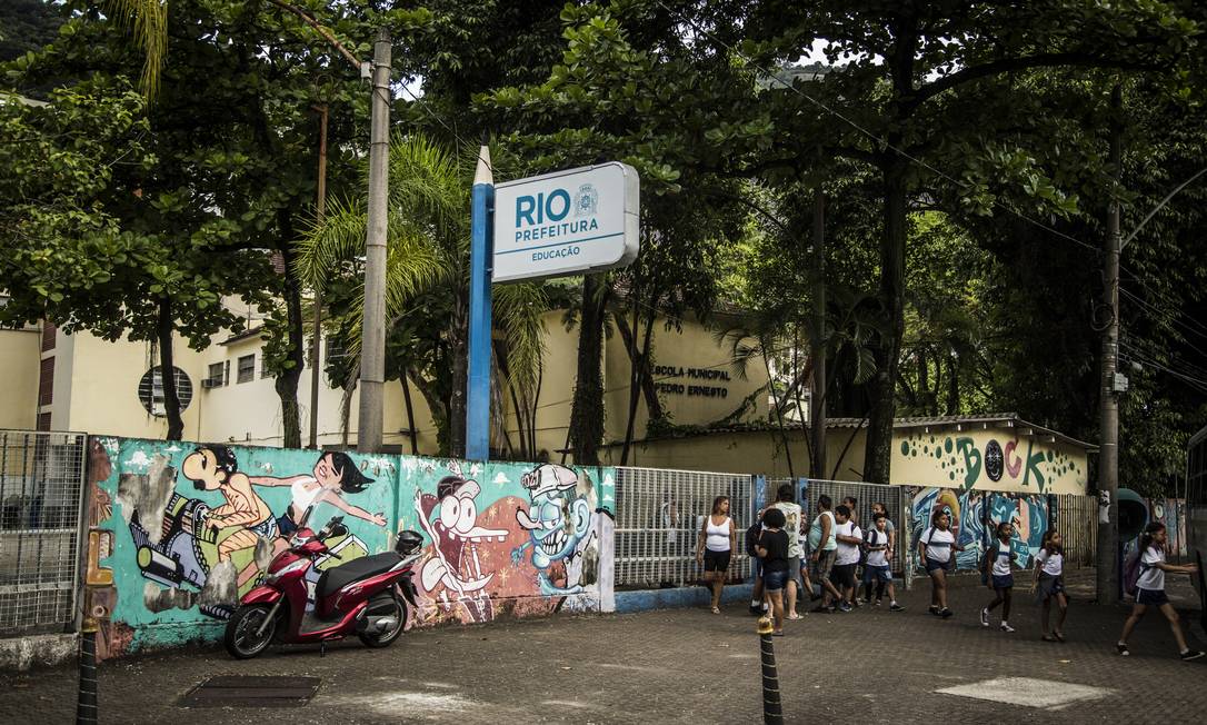 Escola Municipal Pedro Ernesto, no Humaitá, é uma das unidades que seguem fechadas Foto: Guito Moreto / Agência O Globo