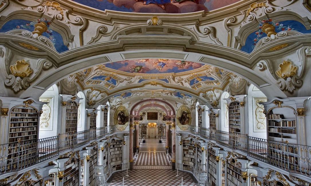 A maior biblioteca monástica do mundo fica no mosteiro beneditino de Admont, na Áustria, e é uma joia da arquitetura barroca Foto: Reprodução / Creative Commons