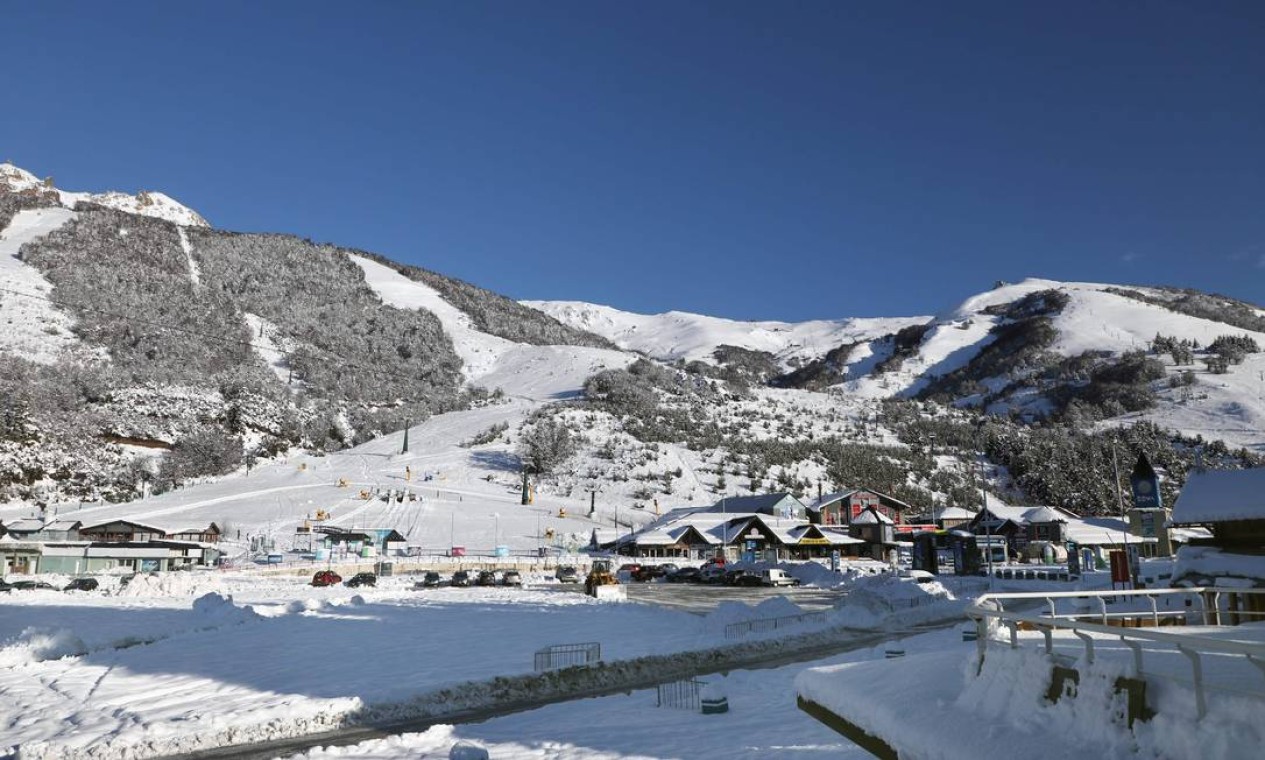 Estação de esqui Monte Catedral é vista vazia em Bariloche, durante temporada de neve, quando região é visitada por milhares de turistas Foto: FRANCISCO RAMOS MEJIA / AFP