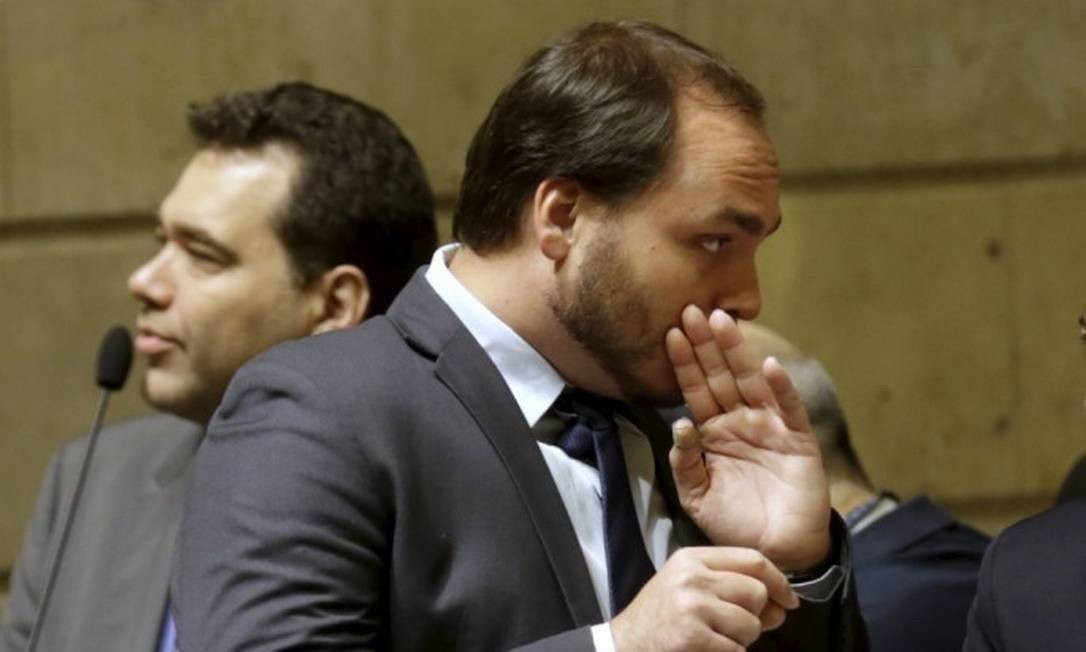 O vereador Carlos Bolsonaro na Câmara de Vereadores do Rio Foto: Marcelo Theobald/Agência O Globo