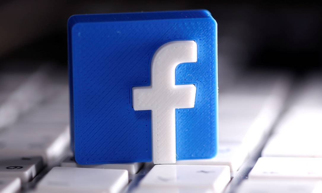 A logomarca do Facebook: cada vez mais empresas suspendem anúncios nas redes sociais do grupo por conteúdo de ódeio Foto: Dado Ruvic / REUTERS