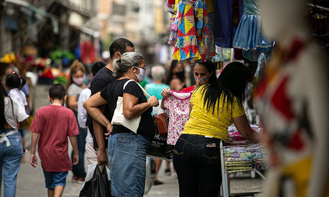 Comércio de rua é autorizado a reabrir, como no Saara, com lojas funcionando desde sábado Foto: Hermes de Paula/27-6-2020 / Agência O Globo
