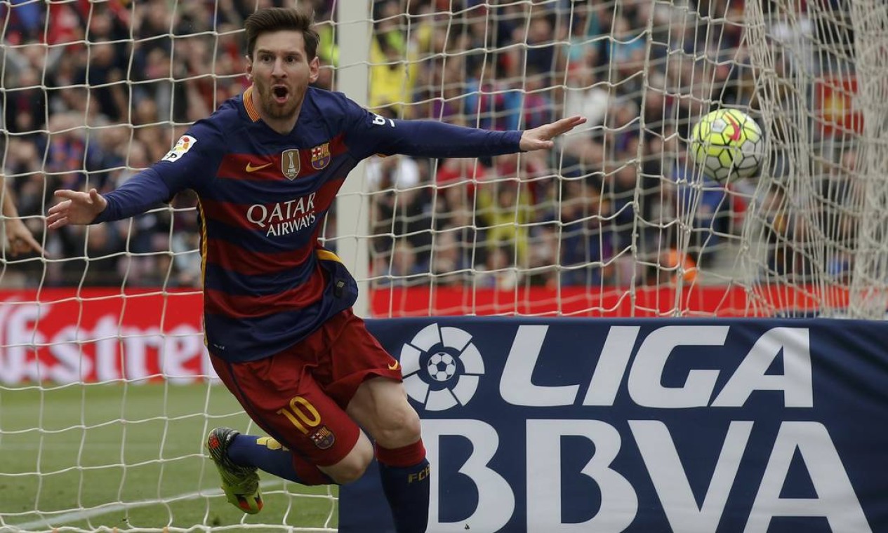 Messi é o maior vencedor da história do Barcelona, com 35 troféus conquistados com a camisa blaugrana Foto: Albert Gea / Reuters