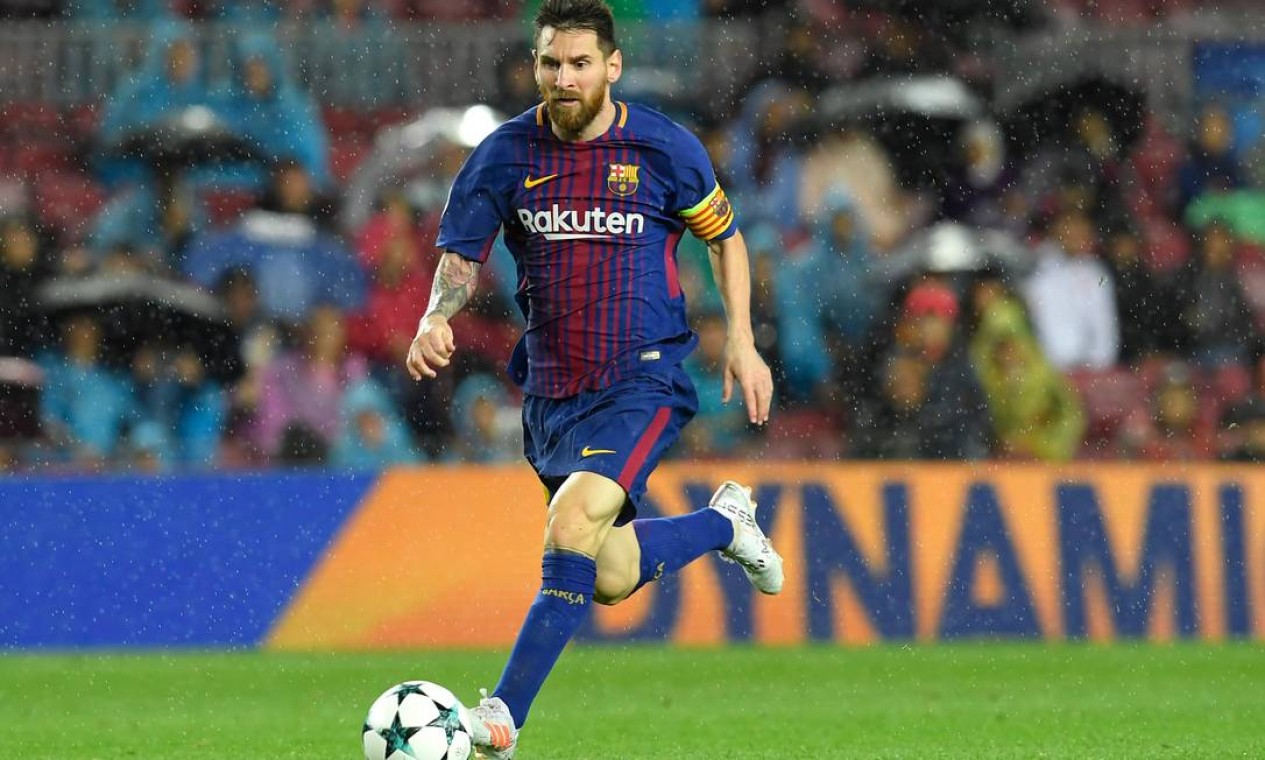 Lionel Messi em jogo da UEFA Champions League, em outubro de 2017 Foto: Lluis Gene / AFP