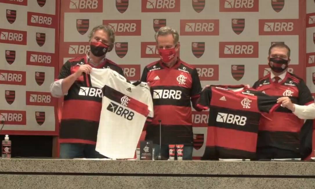 Flamengo apresenta novos uniformes - Jornal O Globo