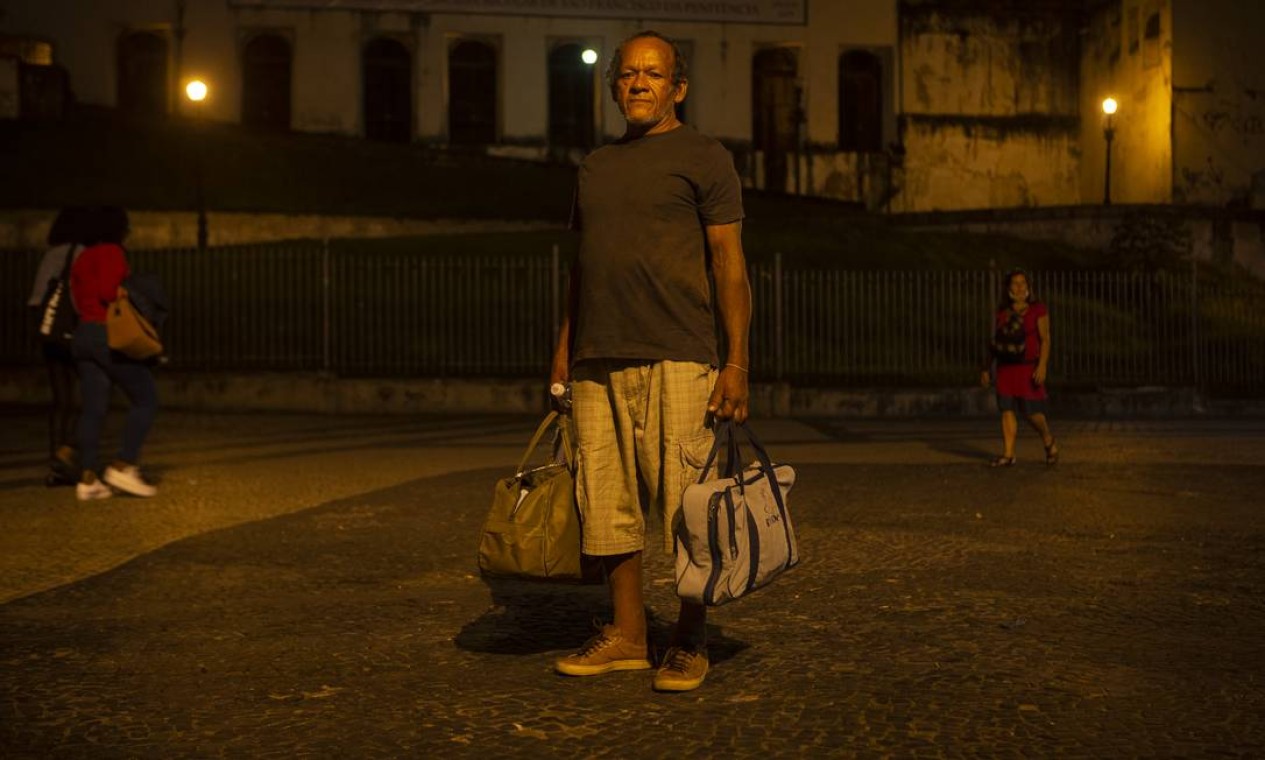 José Carlos Corrêa, que está desempregado e teve que entregar a quitinete em que morava, passando a habitar as ruas do Rio Foto: Alexandre Cassiano / Agência O Globo
