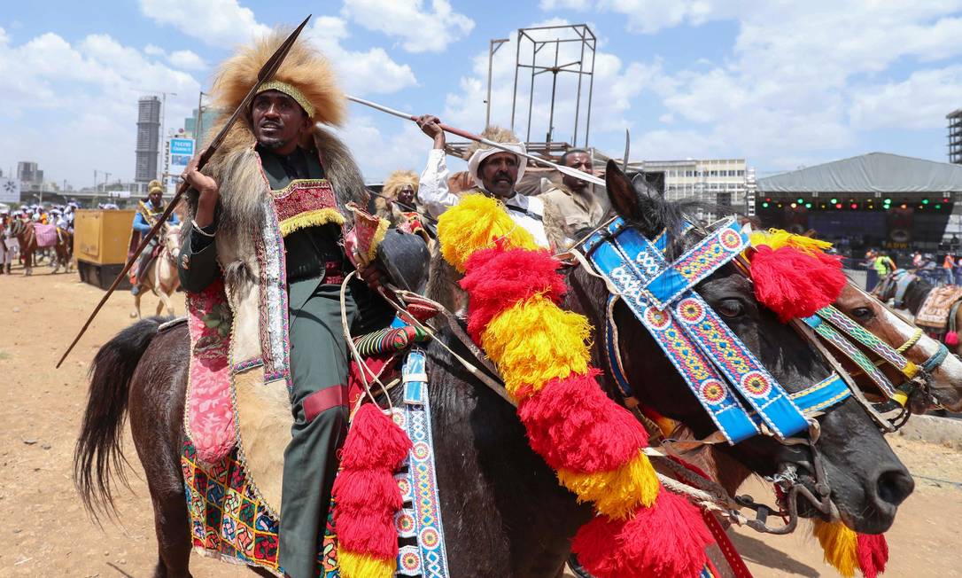 O músico Haacaaluu Hundeessaa em uma tradicional comemoração na Etiópia, em 2019 Foto: Tiksa Negeri / Reuters
