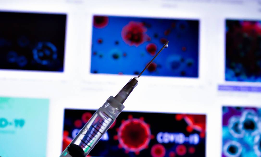 A vacina contra o Sars-CoV-2 desenvolvida pela Universidade de Oxford, no Reino Unido, em parceria com a empresa italiana de biotecnologia AstraZeneca, começou a ser testada no Brasil Foto: Adriana Toffetti/A7 Press / Agência O Globo