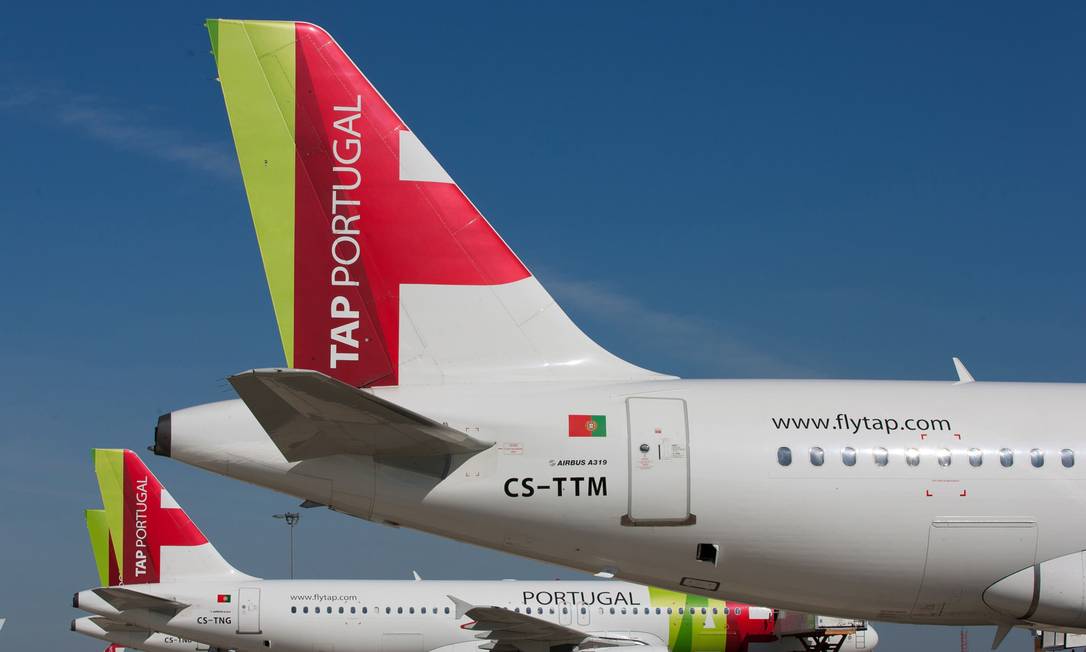 TAP Portugal foi mais uma companhia de aviação comercial a se ver fortemente afetada pela crise provocad pela pandemia do novo coronavírus Foto: Mario Proenca / Bloomberg