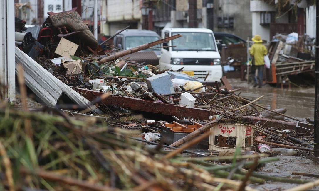Enchentes deixam dezenas de mortos e desaparecidos no Japão ...